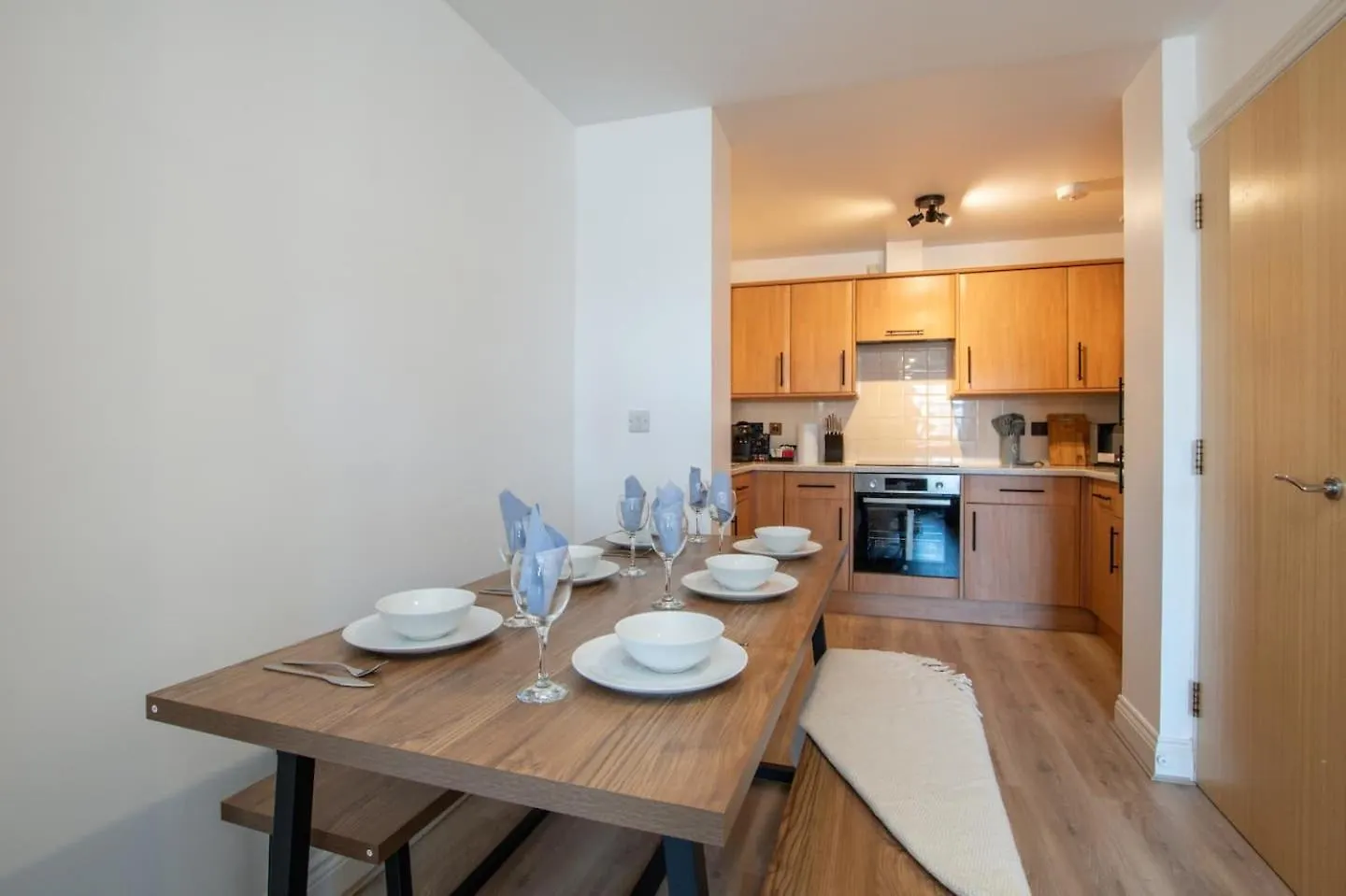 2 Bedroom Apartment In Bournemouth Town Centre, 5 Minutes Walk To The Beach, Sleeps Up To 6