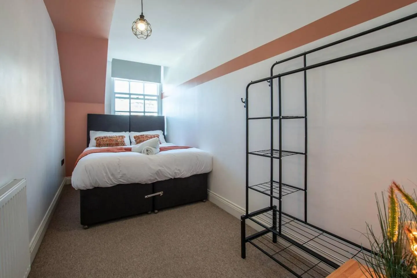 2 Bedroom Apartment In Bournemouth Town Centre, 5 Minutes Walk To The Beach, Sleeps Up To 6