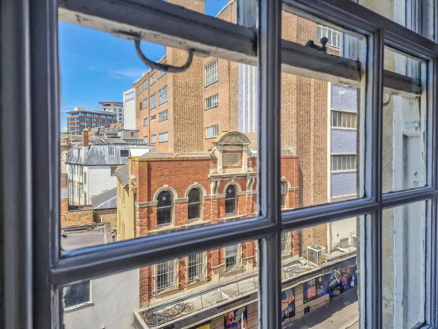 2 Bedroom Apartment In Bournemouth Town Centre, 5 Minutes Walk To The Beach, Sleeps Up To 6