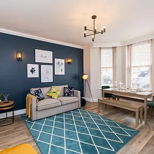  Apartment Stylish With Garden Near The