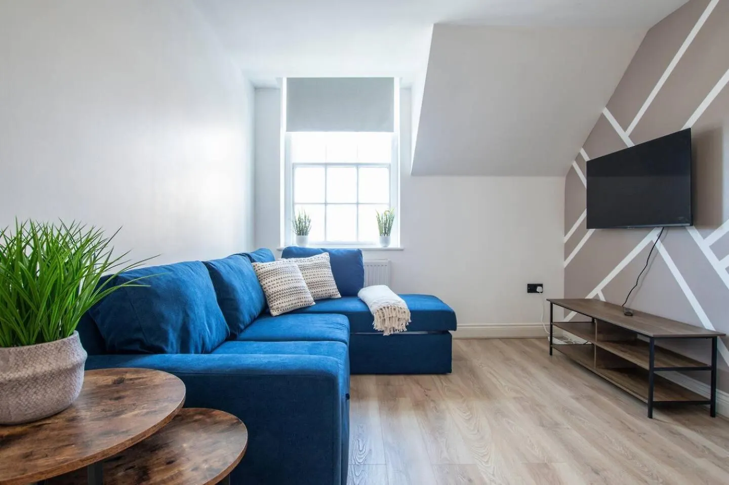 2 Bedroom Apartment In Bournemouth Town Centre, 5 Minutes Walk To The Beach, Sleeps Up To 6