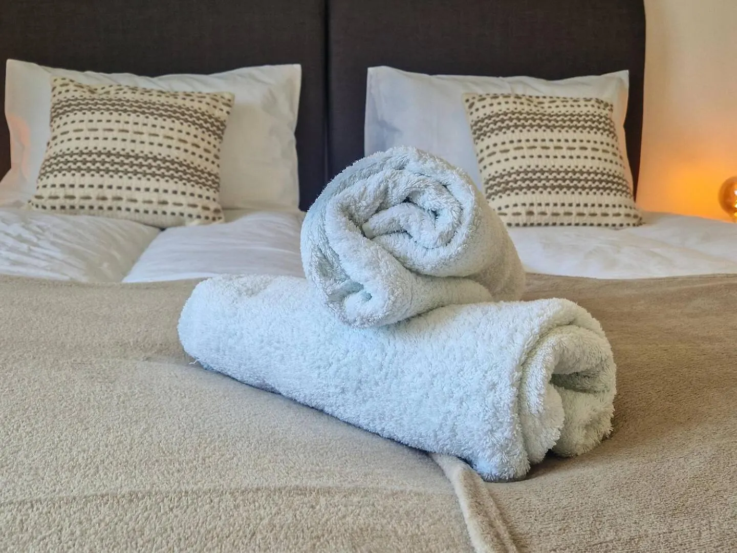 2 Bedroom Apartment In Bournemouth Town Centre, 5 Minutes Walk To The Beach, Sleeps Up To 6 0*,  United Kingdom